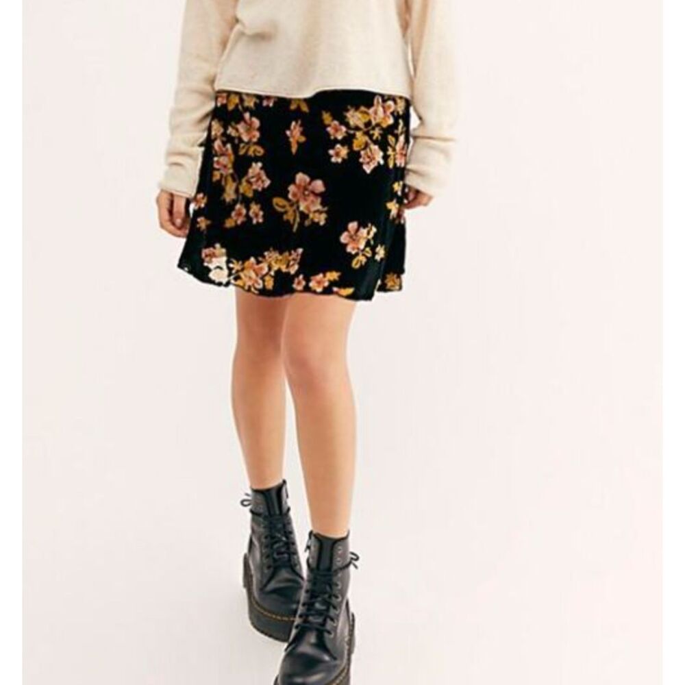 Free People Margaux Velvet Mini Skirt 4 whismygoth